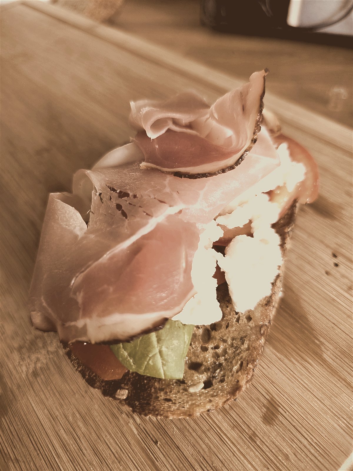 Prosciutto, burrata, pomodoro: strati di sapore