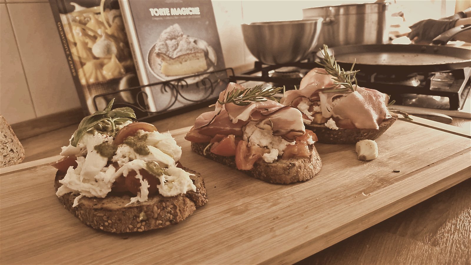 Bruschette assortite, appena composte